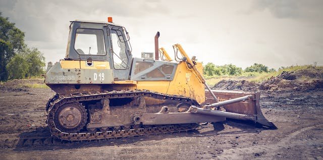 Bulldozer vs Backhoe